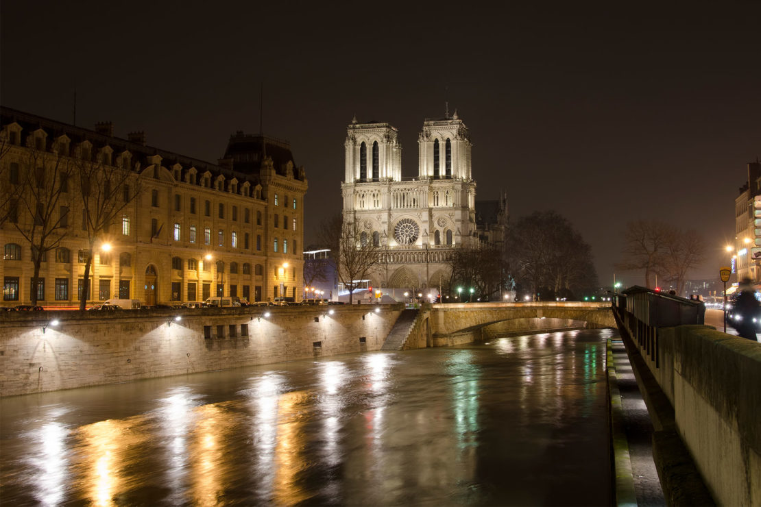 Notre Dame and the river Seine in the 4th arrondissement 